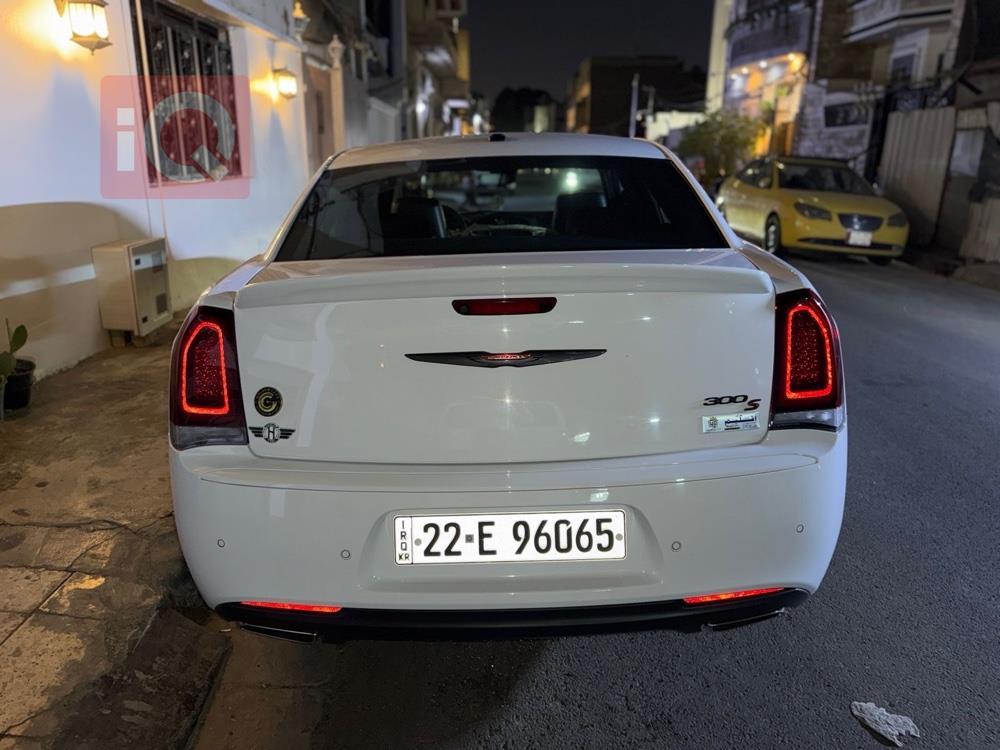 کرایسلەر 300